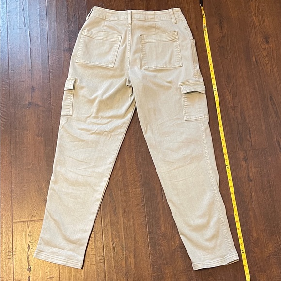 Universal Thread Women's Light Green Straight Leg Cargo Pants - Picture 4 of 9